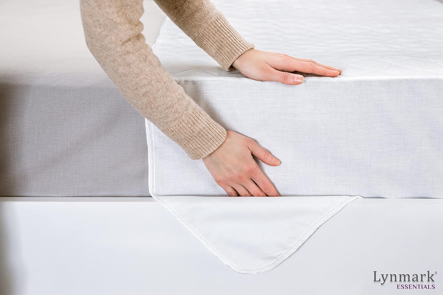 Lynmark Washable Bed Pads - Non-Slip Waterproof Incontinence Protector 2 Pack